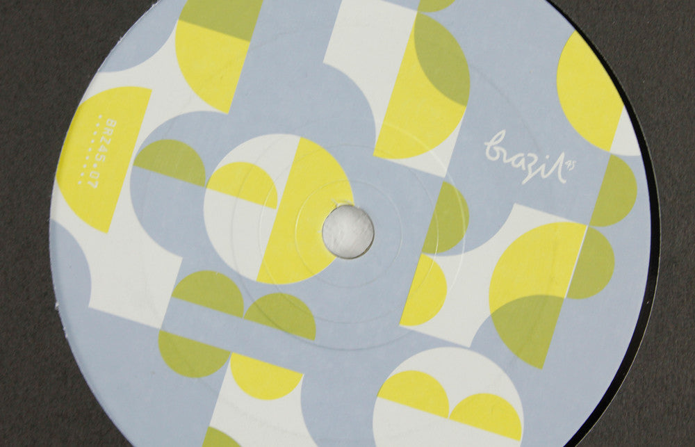 Os Brazoes – Carolina Carol Bela / Tim Maia – E Necesario – 7" Vinyl